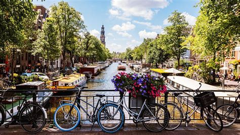 Couple wants to try swinging in Amsterdam